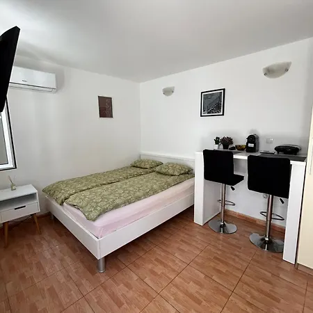 Mini Central Studio - Water Sports Equipment Baska Voda Exterior photo